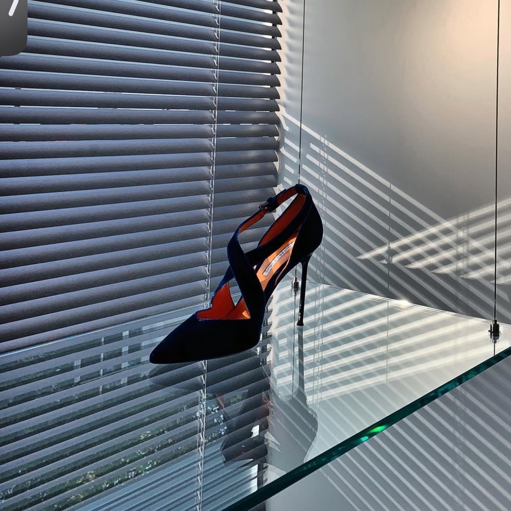 Walter De Silva blue velvet pump. Sz.8